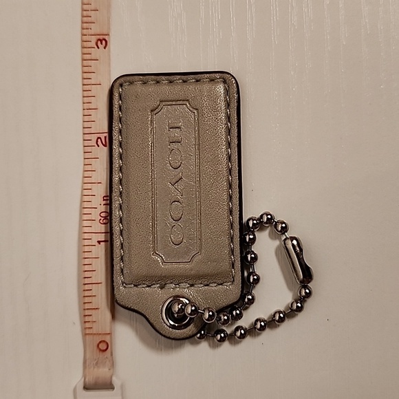 Coach Silver Hangtag - Picture 2 of 3